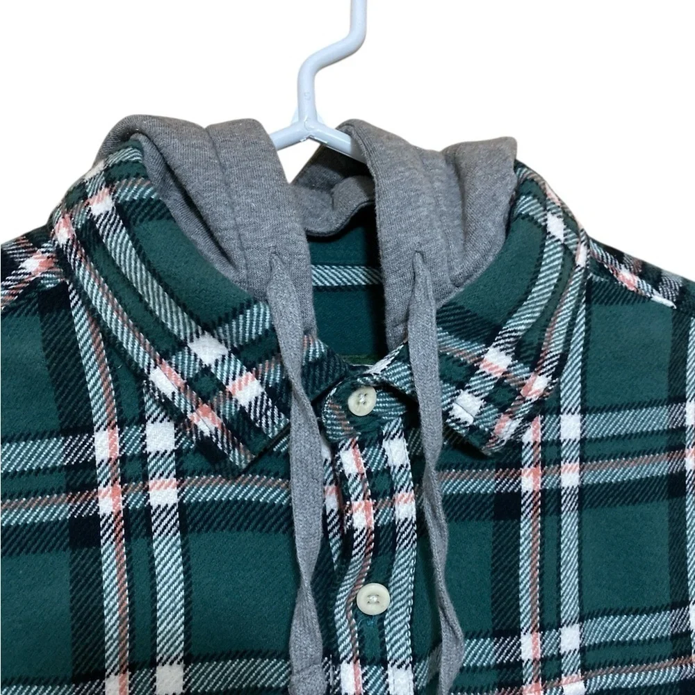 American Eagle Men’s Large Flannel Green/Black Plaid Button Down Hoodie Shacket.